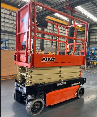 Elevador de Tijera Eléctrico JLG R1932 Usado